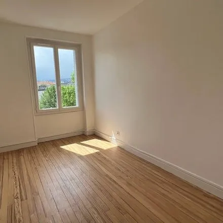 Rent this 3 bed apartment on 10 Boulevard Lafayette in 63000 Clermont-Ferrand, France
