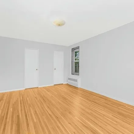 Image 5 - 453 West 263rd Street, New York, NY 10471, USA - Apartment for sale