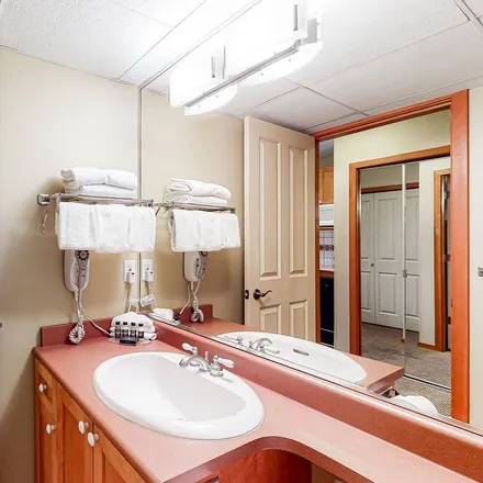 Image 2 - Whistler, BC V8E 1C1, Canada - Apartment for rent