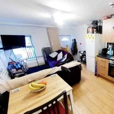 Image 4 - Brudenell View, Leeds, LS6 1HG, United Kingdom - Apartment for rent