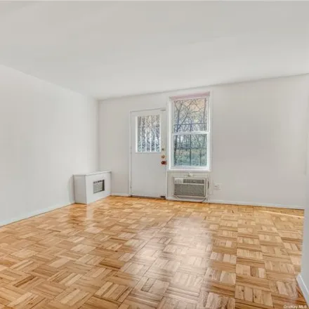 Image 3 - 67-50 Thornton Place, New York, NY 11374, USA - Apartment for sale