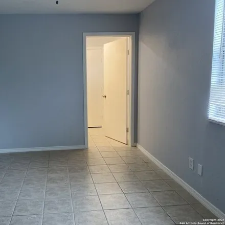 Image 7 - 364 Hot Wells Boulevard, San Antonio, TX 78223, USA - Apartment for rent