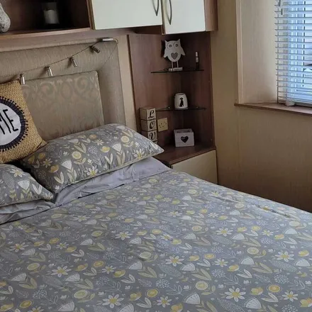 Rent this 2 bed house on Llanllwchaiarn in SA45 9RL, United Kingdom