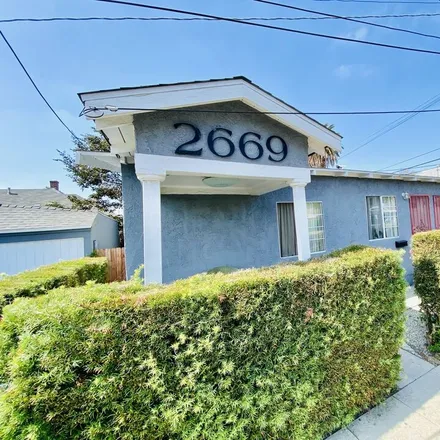 Buy this studio townhouse on 2667 Cimarron Street in Los Angeles, CA 90018