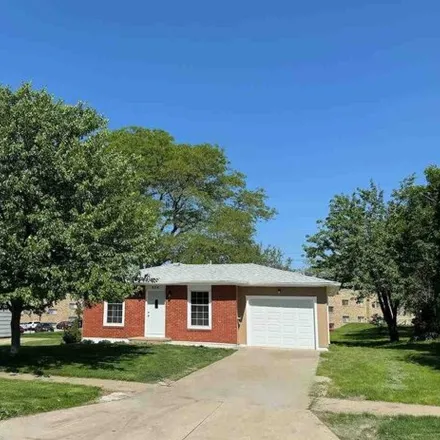 Buy this 3 bed house on 816 20th Avenue in Coralville, IA 52241