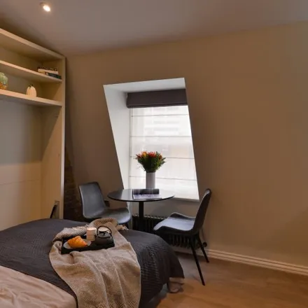 Rent this studio apartment on Madame Tussauds in 8-10 Marylebone Road, London