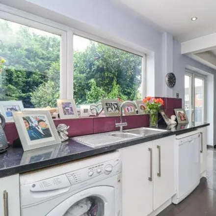 Image 3 - Tibbs Hill Road, Leavesden, WD5 0ED, United Kingdom - House for sale