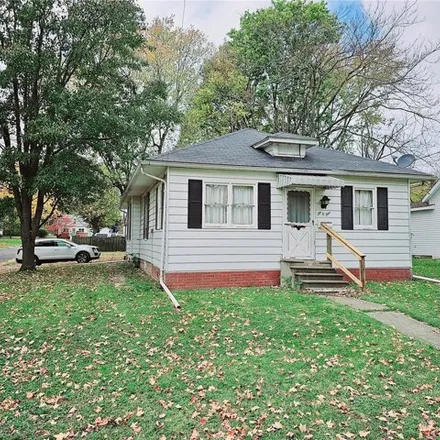 Buy this 3 bed house on 169 Jefferson Street in Sparta, IL 62286