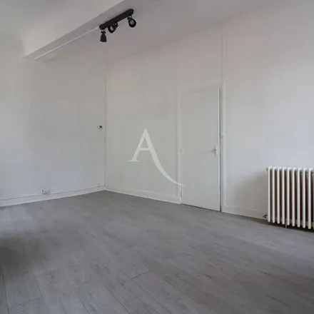 Rent this 1 bed apartment on 12 Place du Cloitre in 71100 Chalon-sur-Saône, France