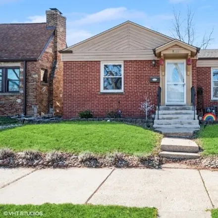 Rent this 3 bed house on 5153 Lee Street in Skokie, IL 60077