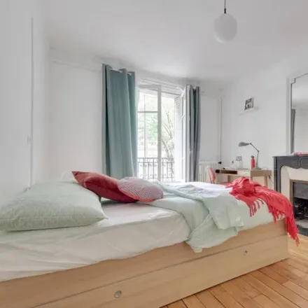 Rent this 4 bed room on 85 bis Avenue Gambetta in 75020 Paris, France