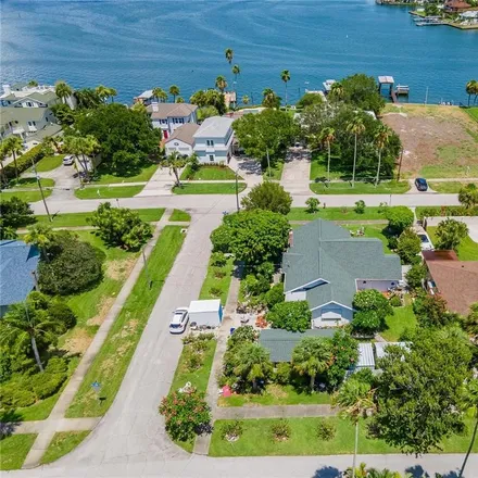 Buy this 3 bed house on 910 Bay Esplanade in Clearwater, FL 33767