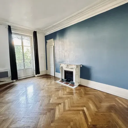 Rent this 3 bed apartment on 11 Boulevard Jean Pain in 38000 Grenoble, France