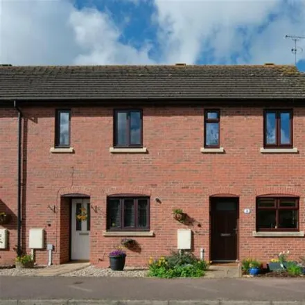 Buy this 2 bed townhouse on Railway Crescent in Shipston-on-Stour, CV36 4GE