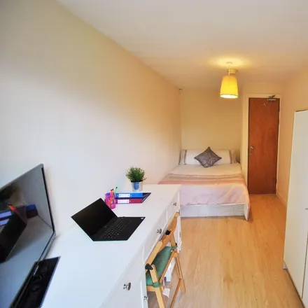 Rent this 1 bed townhouse on Burnage in Parrs Wood Road / near Haldon Road, Parrs Wood Road