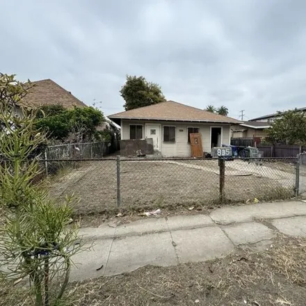 Image 3 - 857 East 33rd Street, Los Angeles, CA 90011, USA - House for sale