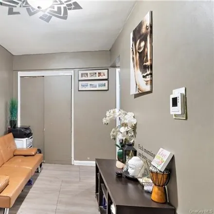 Image 2 - 1430 Thieriot Avenue, New York, NY 10460, USA - Apartment for sale