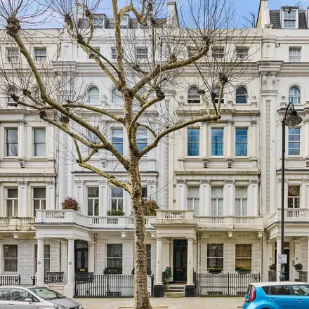 Rent this 3 bed apartment on 9 Queen's Gate in London, SW7 5QL