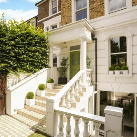 Rent this 4 bed townhouse on 176-182 Goldhawk Road in London, W12 8JU