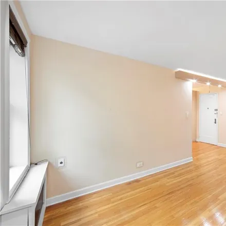 Image 7 - 1802 Ocean Parkway, New York, NY 11223, USA - Condo for sale
