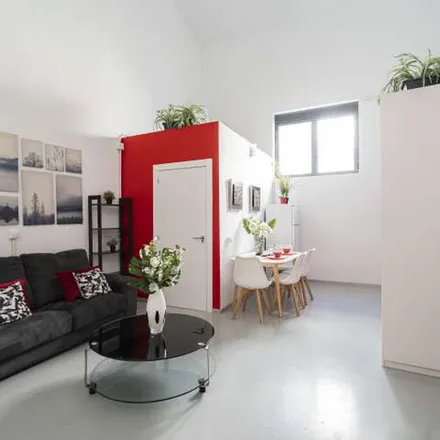 Image 5 - Calle de José Arcones Gil, 24, 28017 Madrid, Spain - Apartment for rent