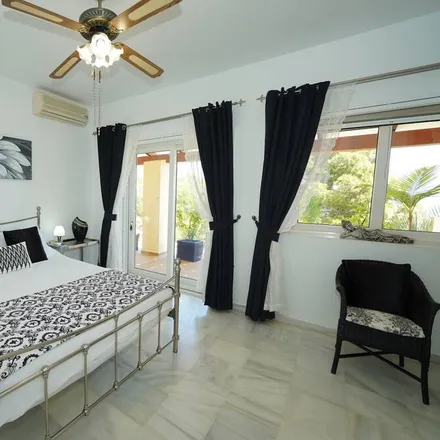 Rent this 6 bed house on FibreDust Spain in Avenida de la Infanta Cristina, 296