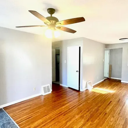 Rent this 3 bed apartment on 404 Crawford Road in Glasgow Village, Saint Louis County