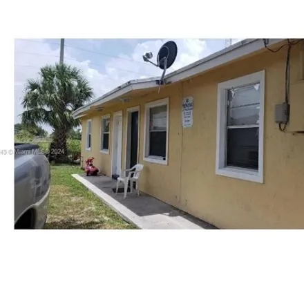 Buy this studio house on 4021 Windsor Avenue in West Palm Beach, FL 33407