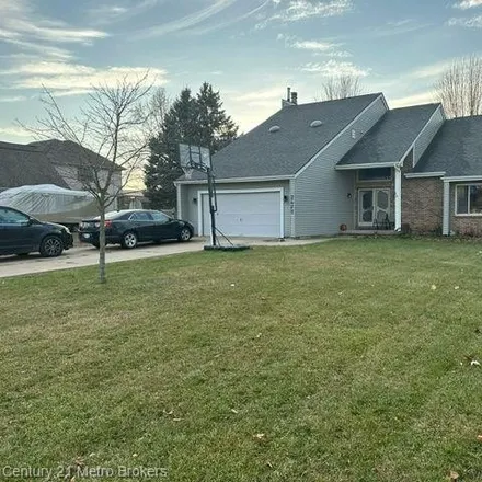 Buy this 4 bed house on 2421 Lost Creek Drive in Clayton Charter Township, MI 48433