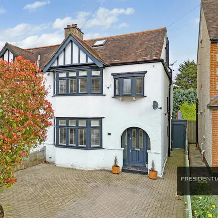 Buy this 4 bed duplex on Spring Grove in Loughton, IG10 4QE