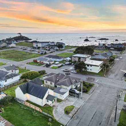 Image 3 - 241 3rd Street, Crescent City, CA 95531, USA - House for sale