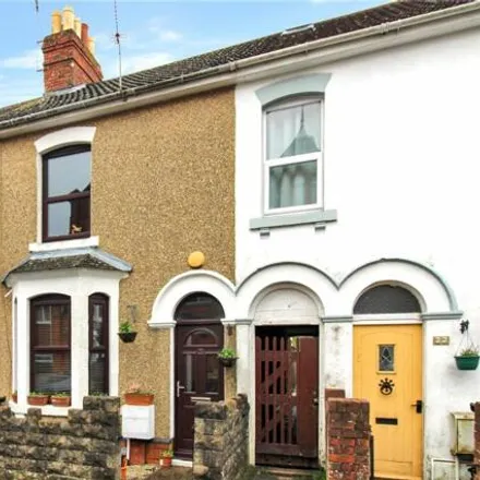 Buy this 3 bed townhouse on Hythe Road in Swindon, SN1 3NZ