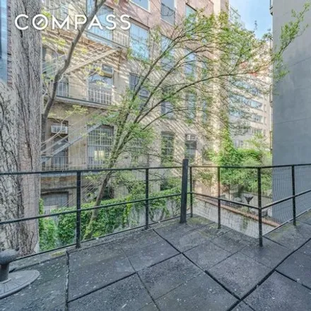 Image 6 - 210 West 20th Street, New York, NY 10011, USA - Townhouse for rent