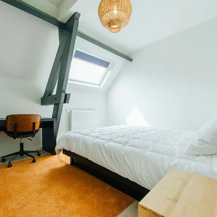 Rent this 1 bed apartment on Rue du Croissant - Halvemaanstraat 34 in 1190 Forest - Vorst, Belgium