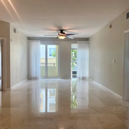 Rent this 3 bed apartment on Delray Beach in FL, 33483