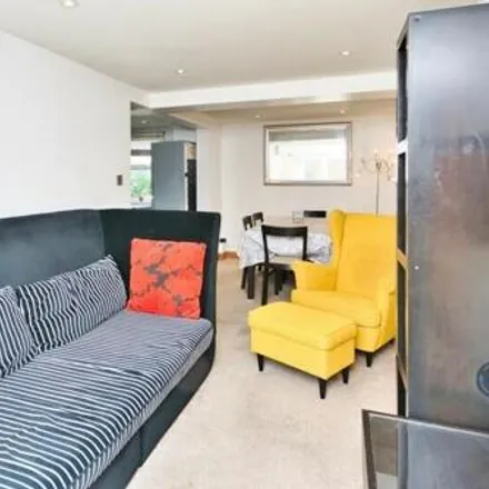 Rent this 4 bed townhouse on 6 Lombard Place in London, E3 5FA