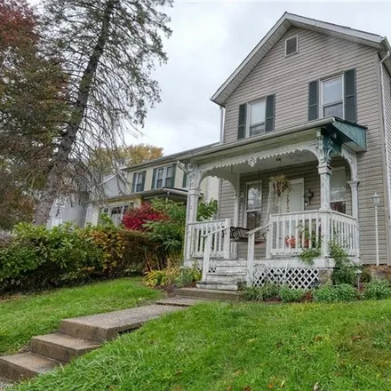 Buy this 2 bed house on 1430 Euclid Avenue in Zanesville, OH 43701