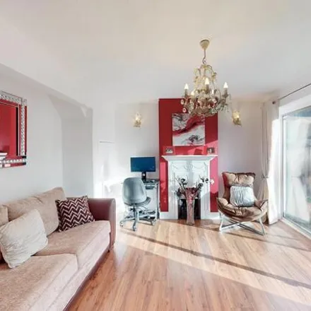 Image 3 - Falloden Way, London, NW11 6JE, United Kingdom - House for sale