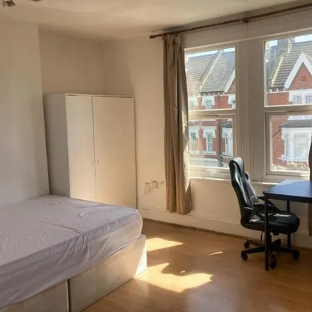 Rent this studio apartment on 28 Buckley Road in London, NW6 7ND