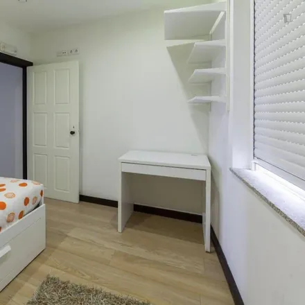 Rent this 5 bed room on Rua Arquitecto Nicolau Nasoni 3 in 4050-205 Porto, Portugal
