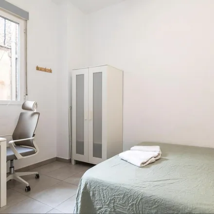 Rent this 7 bed room on Carrer de Martínez Cubells in 4, 46002 Valencia