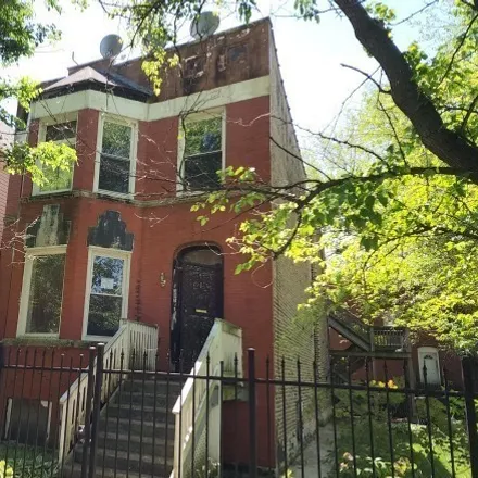 Buy this 5 bed duplex on 1305 East 69th Street in Chicago, IL 60637