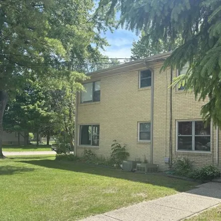 Buy this 2 bed condo on 2810 Mackinaw Road in Saginaw, MI 48602