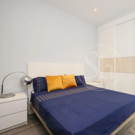 Image 1 - Madrid, Hostal Regio, Calle de Chinchilla, 4, 28013 Madrid - Apartment for rent