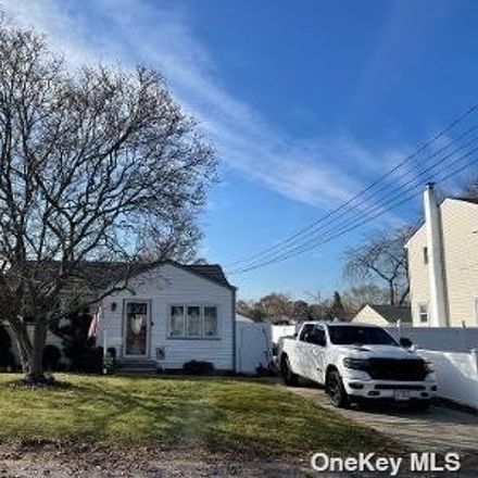 Rent this 2 bed house on 493 North Monroe Avenue in Lindenhurst, NY 11757
