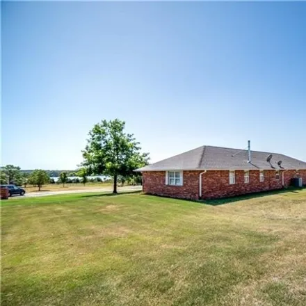 Image 2 - 95 Carey Lane, Chandler, OK 74834, USA - House for sale