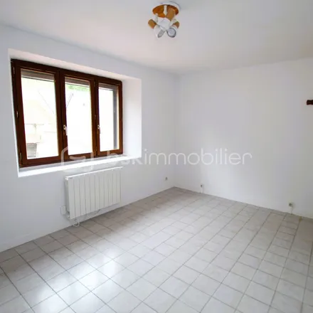 Rent this 2 bed apartment on D 28 in 28320 Gallardon, France
