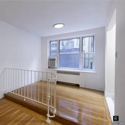 Image 7 - 836 9th Avenue, New York, NY 10019, USA - House for rent