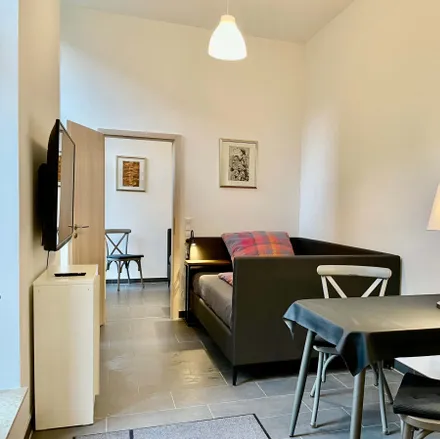 Rent this 2 bed apartment on Dr. Jäntsch in Körnerstraße, 06114 Halle (Saale)