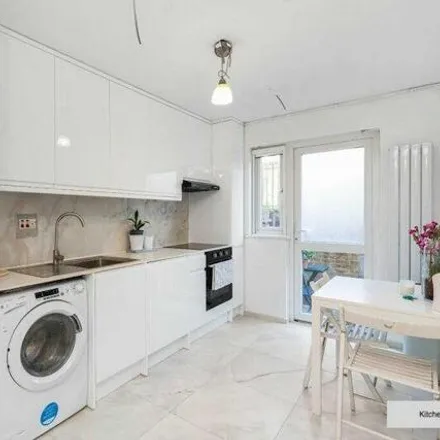 Image 3 - Oyster Court, 85 Crampton Street, London, SE17 3BF, United Kingdom - Apartment for sale